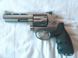 Taurus M689 revolver