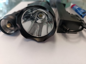 Ers fegyverlmpa olight szerelkkel 