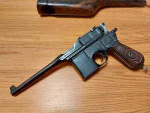 Mauser C96 Vörös Kilences