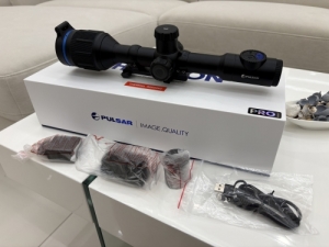 Pulsar thermion 2 xq 35pro