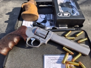 Taurus 627 Tracker competition pro.