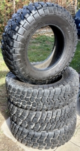 BF Goodrich Mud-Terrain 255/75 R17, DOT 2422, 90%-os